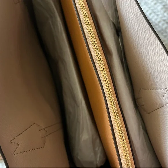 Tory Burch purse. - Picture 10 of 12